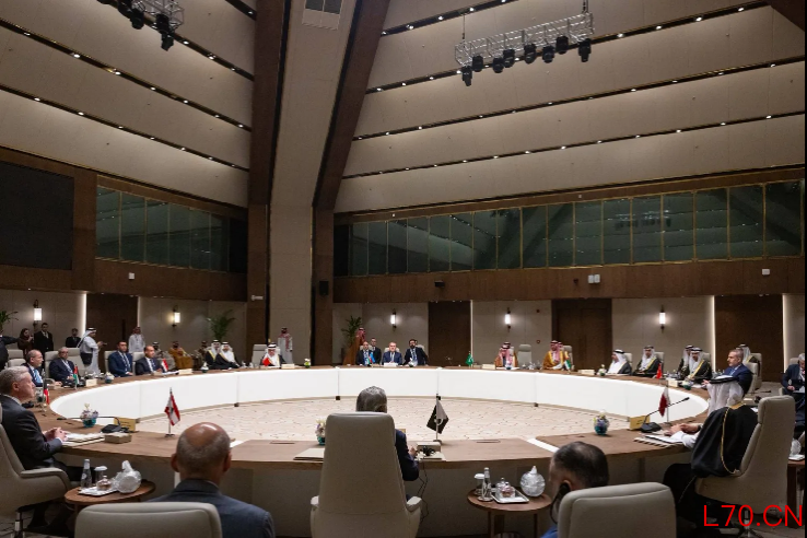 当地时间3月18日，12国外长在利雅得举行磋商会议。图源：沙特《中东报》