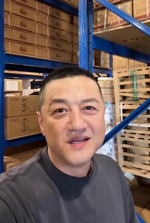 不装阔不套近乎！李亚鹏隔空回应张雪：现状买不起，但兄弟我拉群