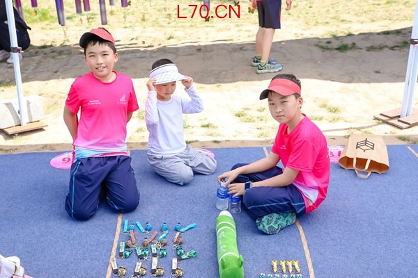 首都教育系统第二届亲子欢乐跑开跑。北京市教委供图
