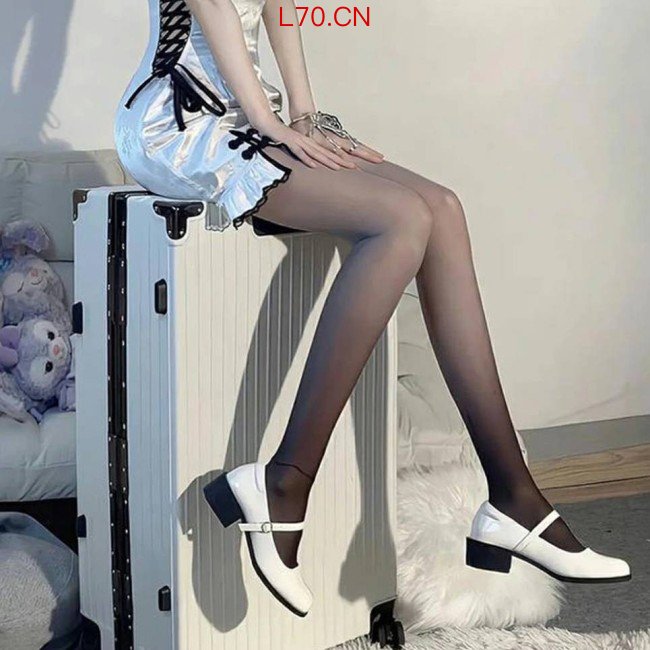 “渐变色丝袜”在海外走红 脚到大腿根从深到浅
