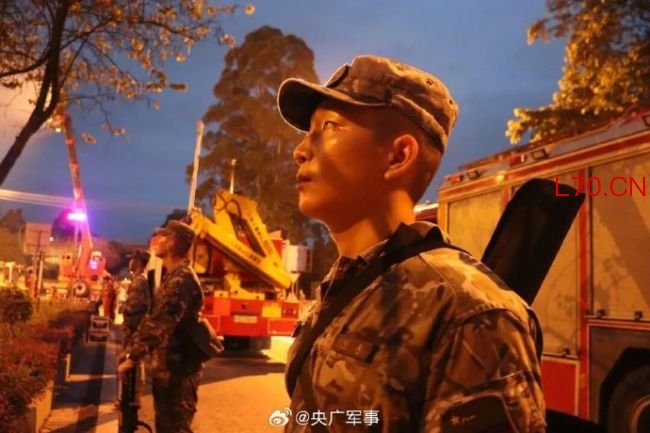 广西柳州地震后武警官兵紧急驰援