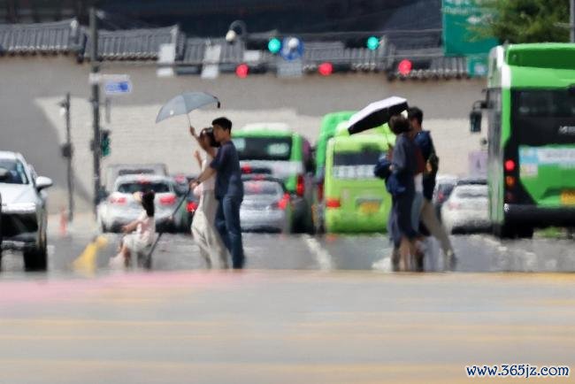 韩国气象厅发布多地最高级别高温警报